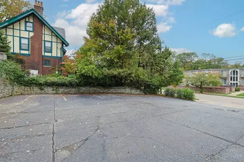 Exterior - 2270 Madison Rd, Cincinnati, OH 45208 photo 2 of 4