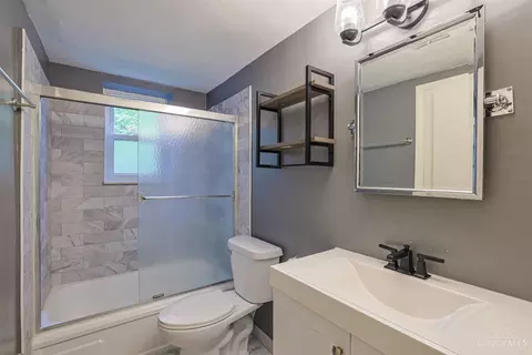 Bath - 2270 Madison Rd, Cincinnati, OH 45208 photo 1 of 1