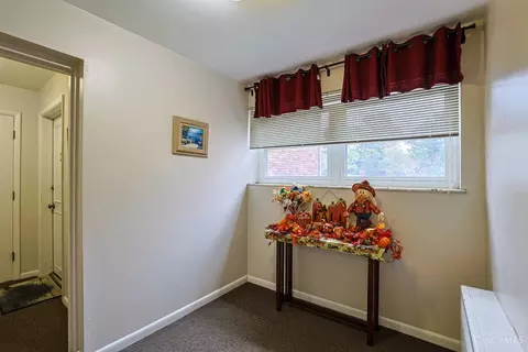 Entry Way - 2270 Madison Rd, Cincinnati, OH 45208 photo 2 of 2