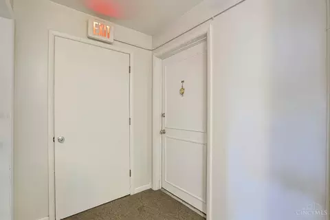 Entry Way - 2270 Madison Rd, Cincinnati, OH 45208 photo 1 of 2