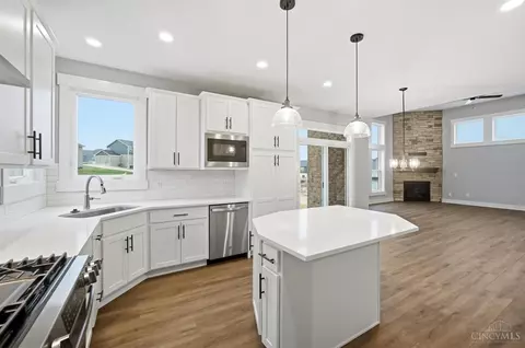 Kitchen - 511 Shawn Dr, Monroe, OH 45050 photo 4 of 8