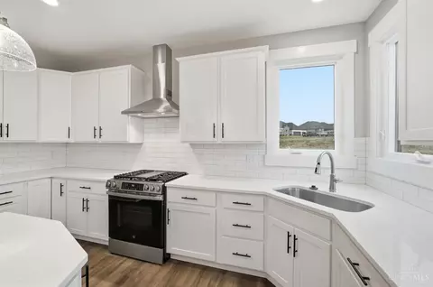 Kitchen - 511 Shawn Dr, Monroe, OH 45050 photo 5 of 8