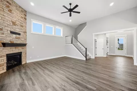 Living - 511 Shawn Dr, Monroe, OH 45050 photo 3 of 6