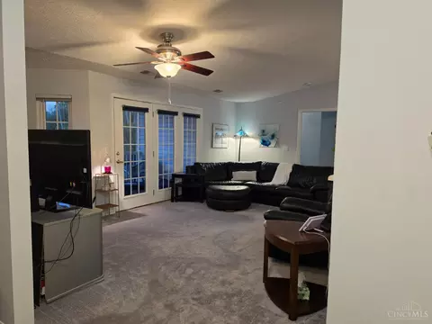 Living - 5485 Michelles Oak Ct, Cincinnati, OH 45248 photo 1 of 5