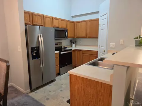 Kitchen - 5485 Michelles Oak Ct, Cincinnati, OH 45248 photo 1 of 2