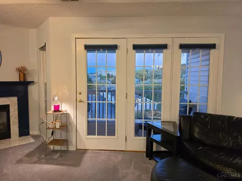 Entry Way - 5485 Michelles Oak Ct, Cincinnati, OH 45248 photo 6 of 6