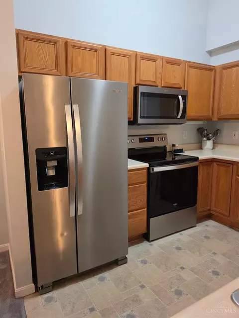 Kitchen - 5485 Michelles Oak Ct, Cincinnati, OH 45248 photo 2 of 2