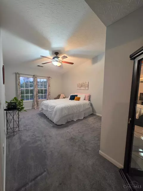 Bedroom - 5485 Michelles Oak Ct, Cincinnati, OH 45248 photo 5 of 6