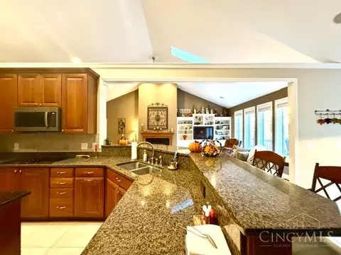 Kitchen - 5088 Eagles Vw, Cincinnati, OH 45244 photo 6 of 7