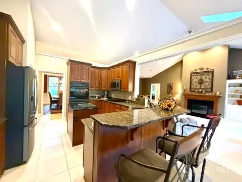Kitchen - 5088 Eagles Vw, Cincinnati, OH 45244 photo 4 of 7