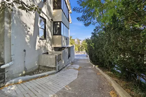 Exterior - 1775 Mcmillan St, Cincinnati, OH 45206 photo 3 of 4