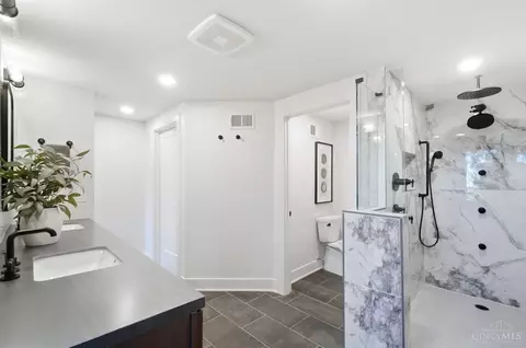 Bath - 1775 Mcmillan St, Cincinnati, OH 45206 photo 5 of 7