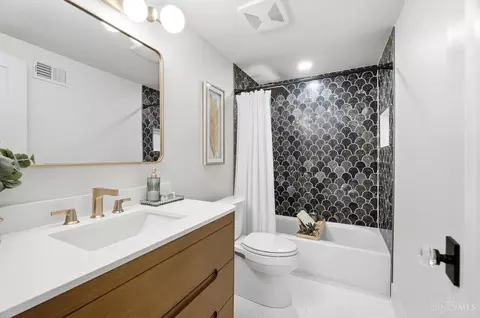 Bath - 1775 Mcmillan St, Cincinnati, OH 45206 photo 6 of 7