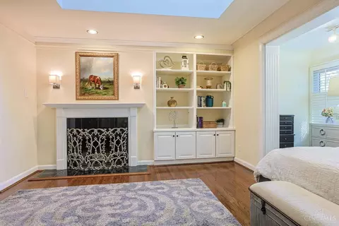 Bedroom - 3927 West St, Mariemont, OH 45227 photo 9 of 9