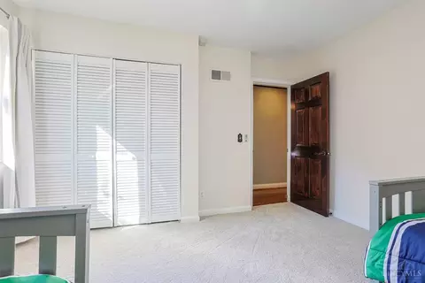 Bedroom - 3927 West St, Mariemont, OH 45227 photo 4 of 9