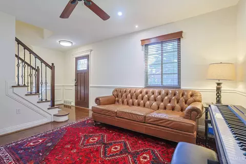 Entry Way - 3927 West St, Mariemont, OH 45227 photo 3 of 5