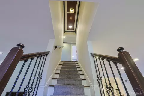 Entry Way - 3927 West St, Mariemont, OH 45227 photo 5 of 5