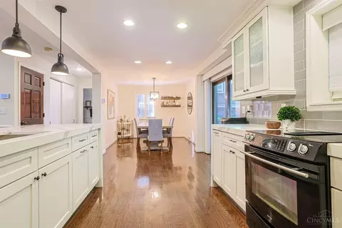 Kitchen - 3927 West St, Mariemont, OH 45227 photo 2 of 6