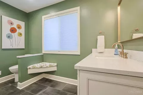Bath - 3927 West St, Mariemont, OH 45227 photo 7 of 7