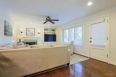 Living - 3927 West St, Mariemont, OH 45227 photo 3 of 4