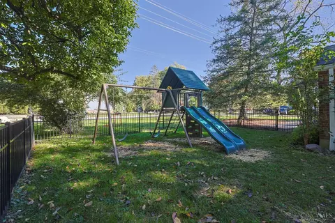 Exterior - 3927 West St, Mariemont, OH 45227 photo 7 of 11