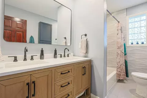 Bath - 3927 West St, Mariemont, OH 45227 photo 5 of 7