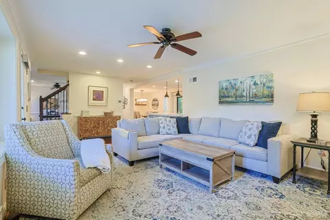 Living - 3927 West St, Mariemont, OH 45227 photo 2 of 4