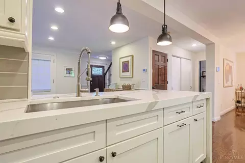 Kitchen - 3927 West St, Mariemont, OH 45227 photo 5 of 6