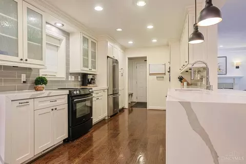 Kitchen - 3927 West St, Mariemont, OH 45227 photo 1 of 6