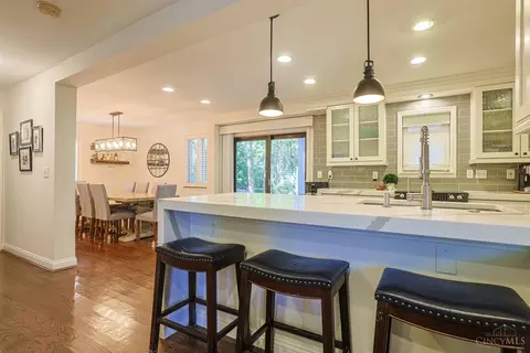 Kitchen - 3927 West St, Mariemont, OH 45227 photo 4 of 6