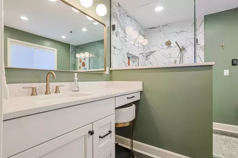 Bath - 3927 West St, Mariemont, OH 45227 photo 1 of 7