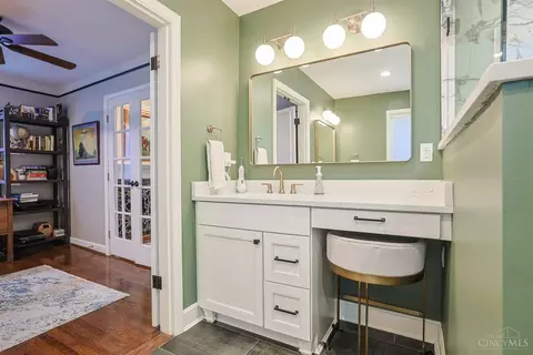 Bath - 3927 West St, Mariemont, OH 45227 photo 2 of 7