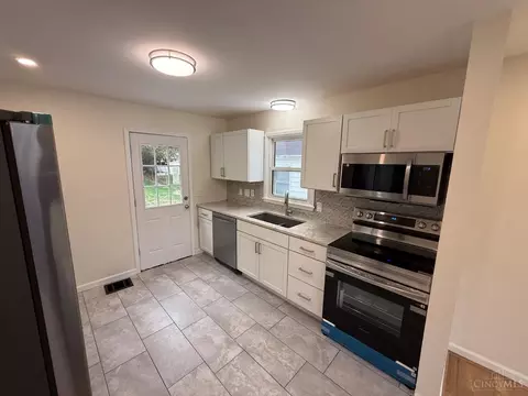 Kitchen - 3985 Mantell Ave, Cincinnati, OH 45236 photo 2 of 3