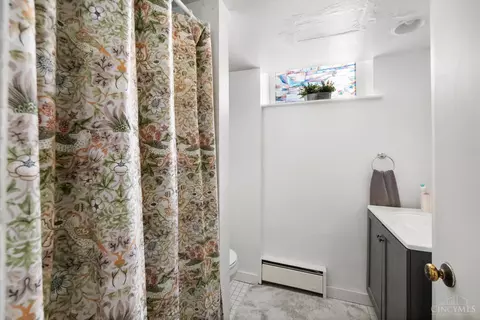 Bath - 2126 Alpine Pl, Cincinnati, OH 45206 photo 5 of 6