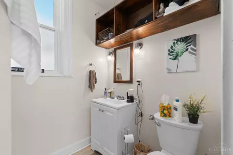 Bath - 2126 Alpine Pl, Cincinnati, OH 45206 photo 1 of 6