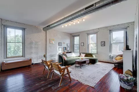 Living - 1420 Main St, Cincinnati, OH 45202 photo 1 of 7