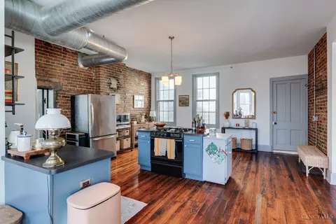 Kitchen - 1420 Main St, Cincinnati, OH 45202 photo 1 of 7