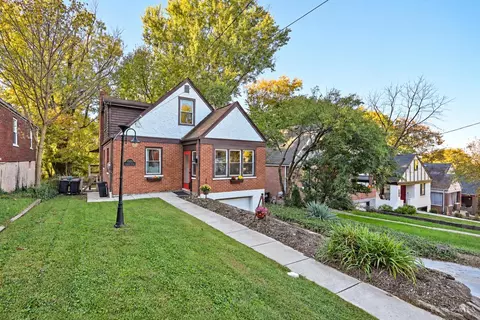 6925 Vinewood Ave, Cincinnati, OH 45227 | MLS# 1897984 | 38 Photos - Movoto