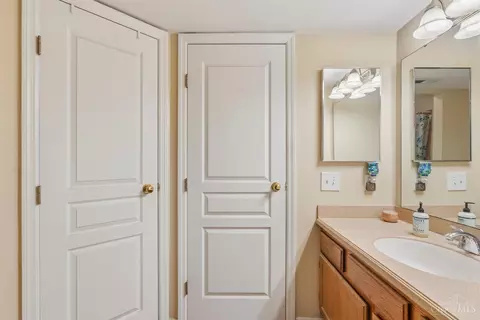 Bath - 492 Mapleport Way, Cincinnati, OH 45255 photo 4 of 4
