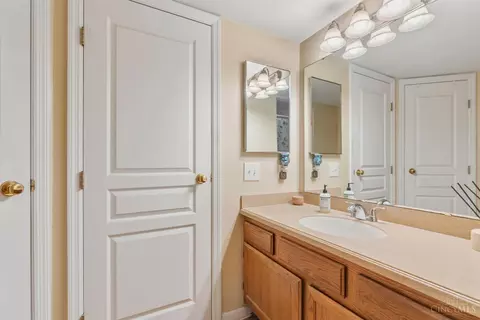 Bath - 492 Mapleport Way, Cincinnati, OH 45255 photo 3 of 4