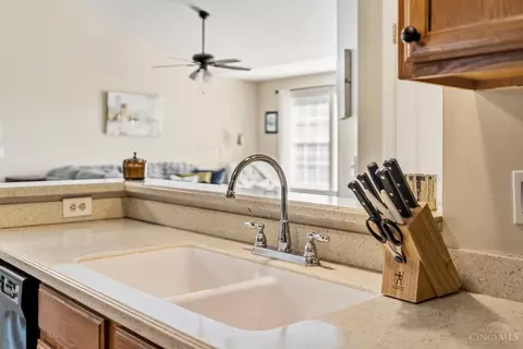 Kitchen - 492 Mapleport Way, Cincinnati, OH 45255 photo 3 of 4