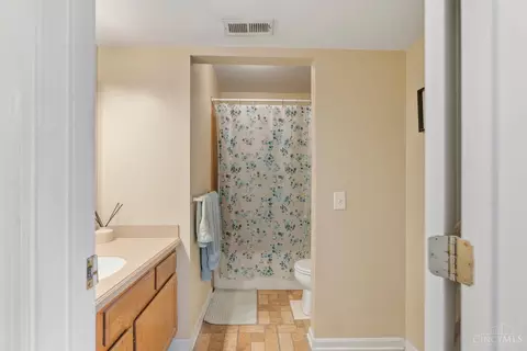 Bath - 492 Mapleport Way, Cincinnati, OH 45255 photo 1 of 4