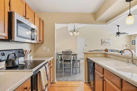 Kitchen - 492 Mapleport Way, Cincinnati, OH 45255 photo 2 of 4