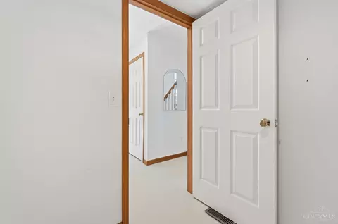 Entry Way - 45 Rustic Brook Ct, Springboro, OH 45066 photo 3 of 6