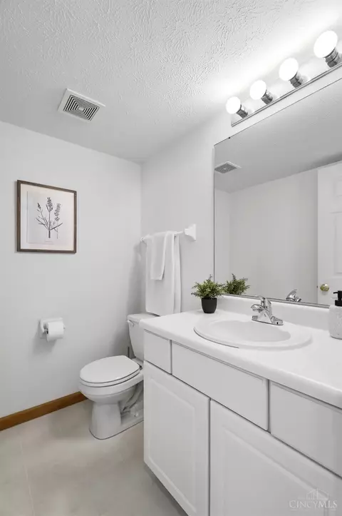 Bath - 45 Rustic Brook Ct, Springboro, OH 45066 photo 2 of 8