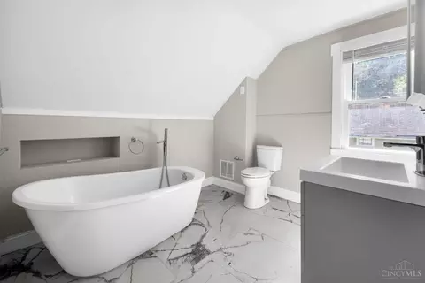 Bath - 6923 Buckingham Pl, Cincinnati, OH 45227 photo 2 of 2