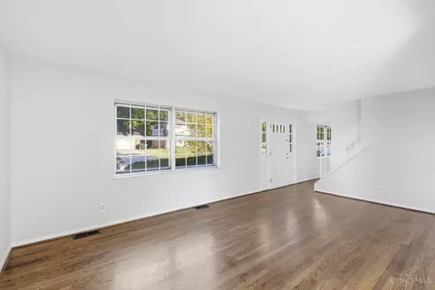 Living - 1755 Pinebluff Ln, Cincinnati, OH 45255 photo 3 of 6