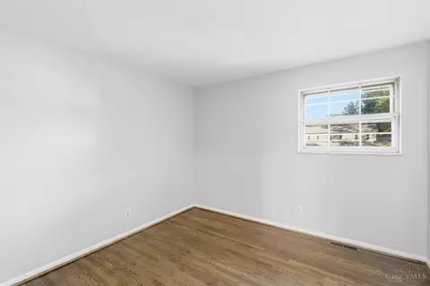 Bedroom - 1755 Pinebluff Ln, Cincinnati, OH 45255 photo 4 of 5