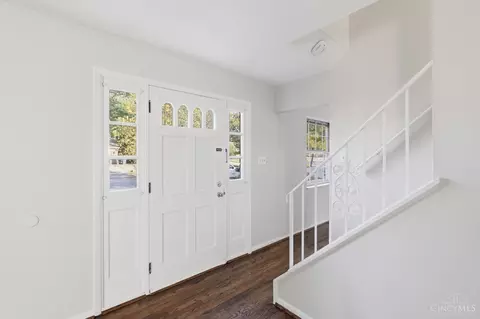 Entry Way - 1755 Pinebluff Ln, Cincinnati, OH 45255 photo 1 of 2