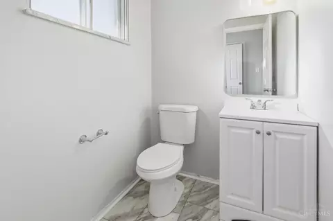 Bath - 1755 Pinebluff Ln, Cincinnati, OH 45255 photo 1 of 5